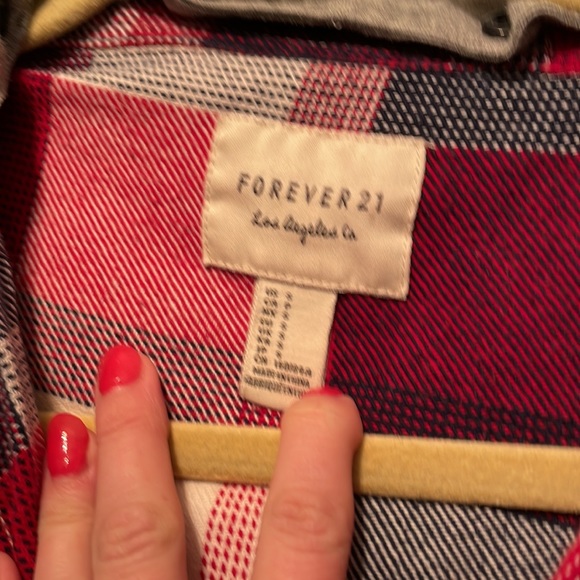 F21 Plaid Shacket with detachable hood - Picture 8 of 8